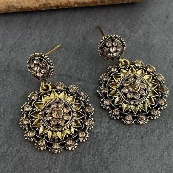 Women’s Arabic Vintage Gold Floral Earrings diamond - Picture 3 of 5